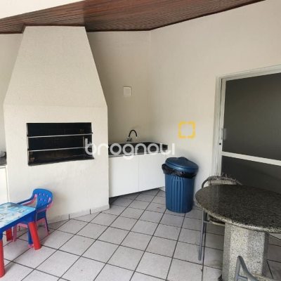 Apartamento com 89m², 3 quartos (sendo 1 suíte), 2 garagens, no bairro Centro em Florianópolis