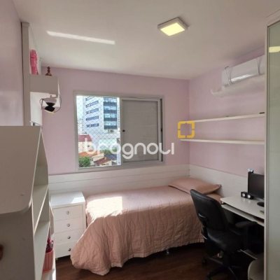 Apartamento com 89m², 3 quartos (sendo 1 suíte), 2 garagens, no bairro Centro em Florianópolis