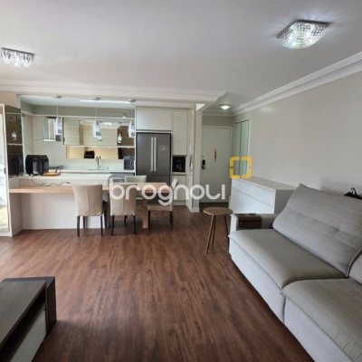 Apartamento com 89m², 3 quartos (sendo 1 suíte), 2 garagens, no bairro Centro em Florianópolis