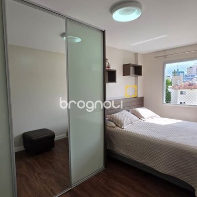 Apartamento com 89m², 3 quartos (sendo 1 suíte), 2 garagens, no bairro Centro em Florianópolis