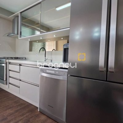 Apartamento com 89m², 3 quartos (sendo 1 suíte), 2 garagens, no bairro Centro em Florianópolis