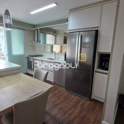 Apartamento com 89m², 3 quartos (sendo 1 suíte), 2 garagens, no bairro Centro em Florianópolis