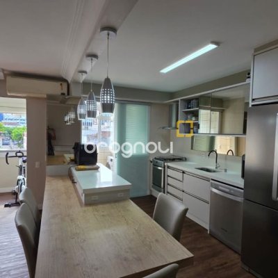 Apartamento com 89m², 3 quartos (sendo 1 suíte), 2 garagens, no bairro Centro em Florianópolis