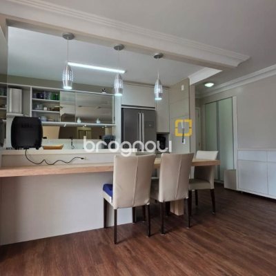 Apartamento com 89m², 3 quartos (sendo 1 suíte), 2 garagens, no bairro Centro em Florianópolis