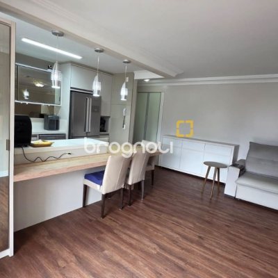 Apartamento com 89m², 3 quartos (sendo 1 suíte), 2 garagens, no bairro Centro em Florianópolis