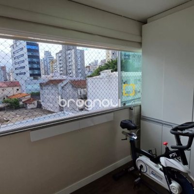 Apartamento com 89m², 3 quartos (sendo 1 suíte), 2 garagens, no bairro Centro em Florianópolis