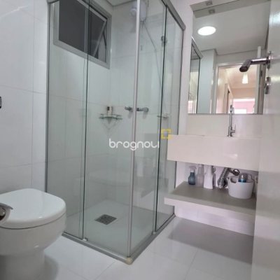 Apartamento com 89m², 3 quartos (sendo 1 suíte), 2 garagens, no bairro Centro em Florianópolis