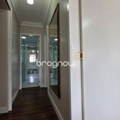 Apartamento com 89m², 3 quartos (sendo 1 suíte), 2 garagens, no bairro Centro em Florianópolis