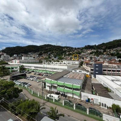 Apartamento com 102m², 3 quartos, 1 garagem, no bairro Centro em Florianópolis