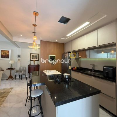 Apartamento com 102m², 3 quartos, 1 garagem, no bairro Centro em Florianópolis