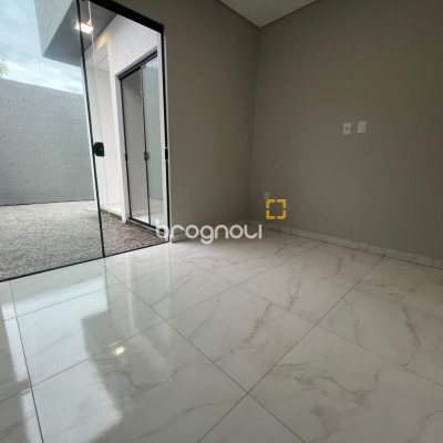 Casa com 68m², 2 quartos (sendo 1 suíte), 1 garagem, no bairro Morro da Pedras em Florianópolis
