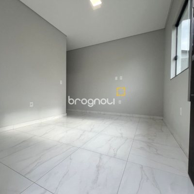 Casa com 68m², 2 quartos (sendo 1 suíte), 1 garagem, no bairro Morro da Pedras em Florianópolis