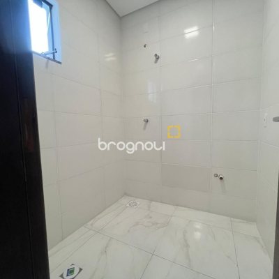 Casa com 68m², 2 quartos (sendo 1 suíte), 1 garagem, no bairro Morro da Pedras em Florianópolis
