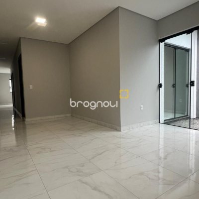 Casa com 68m², 2 quartos (sendo 1 suíte), 1 garagem, no bairro Morro da Pedras em Florianópolis