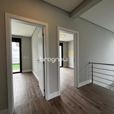 Casa de Condomínio com 318m², 4 quartos (sendo 3 suítes), 4 garagens, no bairro Ratones em Florianópolis
