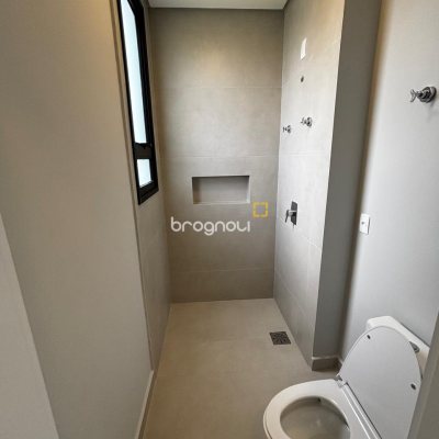 Casa de Condomínio com 318m², 4 quartos (sendo 3 suítes), 4 garagens, no bairro Ratones em Florianópolis