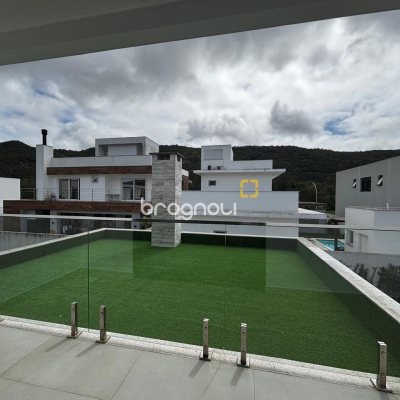 Casa de Condomínio com 318m², 4 quartos (sendo 3 suítes), 4 garagens, no bairro Ratones em Florianópolis