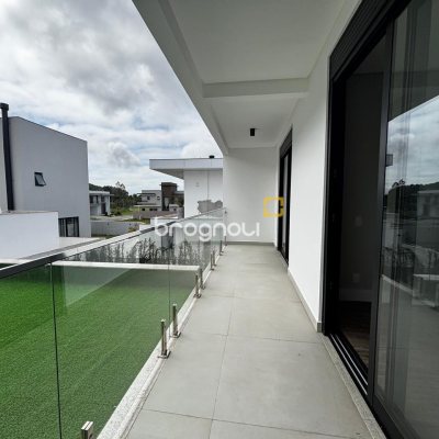 Casa de Condomínio com 318m², 4 quartos (sendo 3 suítes), 4 garagens, no bairro Ratones em Florianópolis