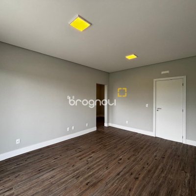Casa de Condomínio com 318m², 4 quartos (sendo 3 suítes), 4 garagens, no bairro Ratones em Florianópolis