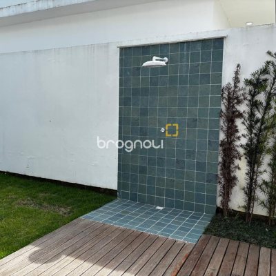 Casa de Condomínio com 318m², 4 quartos (sendo 3 suítes), 4 garagens, no bairro Ratones em Florianópolis