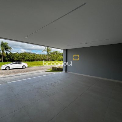 Casa de Condomínio com 318m², 4 quartos (sendo 3 suítes), 4 garagens, no bairro Ratones em Florianópolis