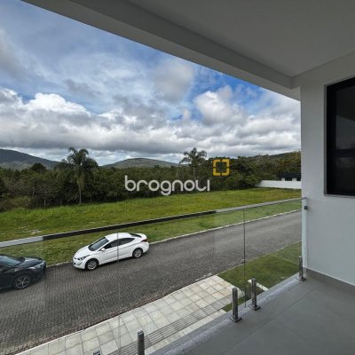 Casa de Condomínio com 318m², 4 quartos (sendo 3 suítes), 4 garagens, no bairro Ratones em Florianópolis