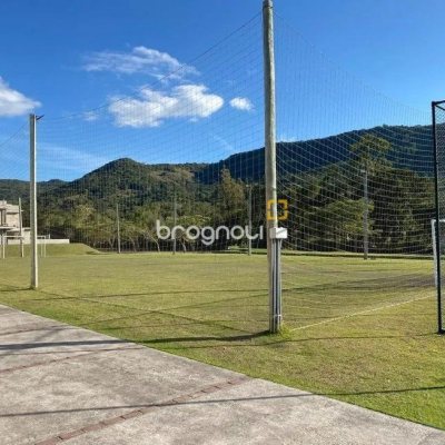 Casa de Condomínio com 318m², 4 quartos (sendo 3 suítes), 4 garagens, no bairro Ratones em Florianópolis