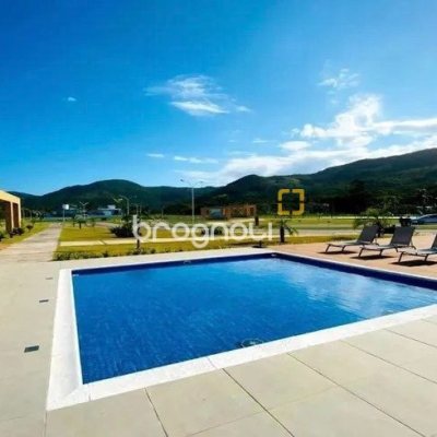 Casa de Condomínio com 318m², 4 quartos (sendo 3 suítes), 4 garagens, no bairro Ratones em Florianópolis