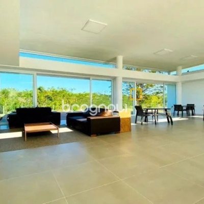 Casa de Condomínio com 318m², 4 quartos (sendo 3 suítes), 4 garagens, no bairro Ratones em Florianópolis