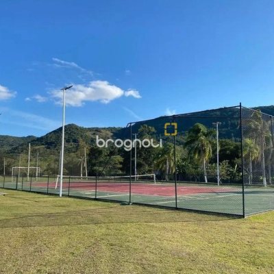 Casa de Condomínio com 318m², 4 quartos (sendo 3 suítes), 4 garagens, no bairro Ratones em Florianópolis