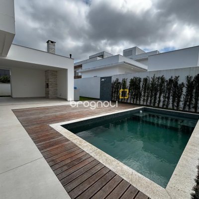 Casa de Condomínio com 318m², 4 quartos (sendo 3 suítes), 4 garagens, no bairro Ratones em Florianópolis