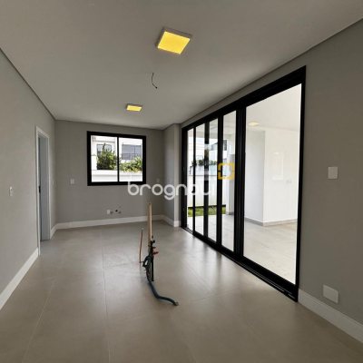 Casa de Condomínio com 318m², 4 quartos (sendo 3 suítes), 4 garagens, no bairro Ratones em Florianópolis