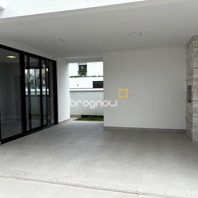Casa de Condomínio com 318m², 4 quartos (sendo 3 suítes), 4 garagens, no bairro Ratones em Florianópolis