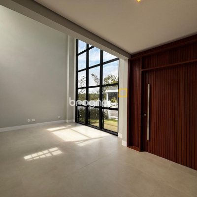 Casa de Condomínio com 318m², 4 quartos (sendo 3 suítes), 4 garagens, no bairro Ratones em Florianópolis