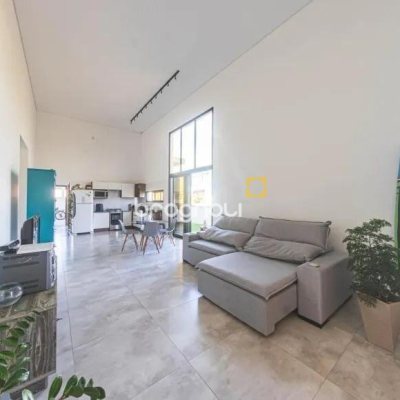 Casa de Condomínio com 150m², 4 quartos (sendo 2 suítes), 3 garagens, no bairro Rio Vermelho em Florianópolis