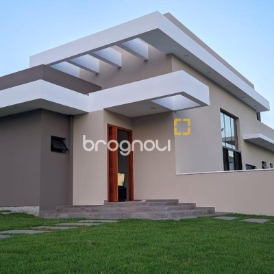 Casa de Condomínio com 150m², 4 quartos (sendo 2 suítes), 3 garagens, no bairro Rio Vermelho em Florianópolis