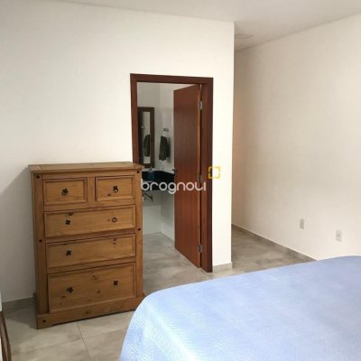 Casa de Condomínio com 150m², 4 quartos (sendo 2 suítes), 3 garagens, no bairro Rio Vermelho em Florianópolis