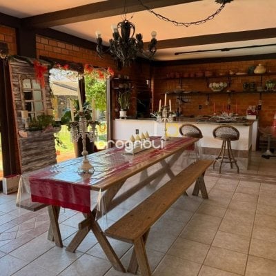 Casa com 540m², 5 quartos (sendo 2 suítes), 6 garagens, no bairro Itacorubi em Florianópolis