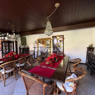 Casa com 540m², 5 quartos (sendo 2 suítes), 6 garagens, no bairro Itacorubi em Florianópolis