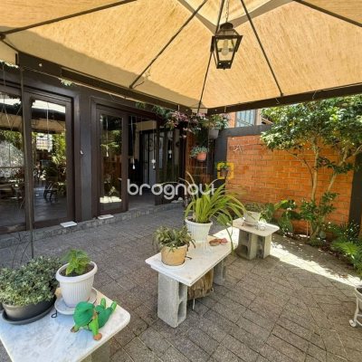 Casa com 540m², 5 quartos (sendo 2 suítes), 6 garagens, no bairro Itacorubi em Florianópolis