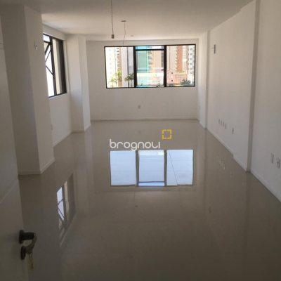 Sala com 48m², 1 garagem, no bairro Centro em Florianópolis