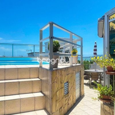 Cobertura com 297m², 5 quartos (sendo 3 suítes), 2 garagens, no bairro Canasvieiras em Florianópolis