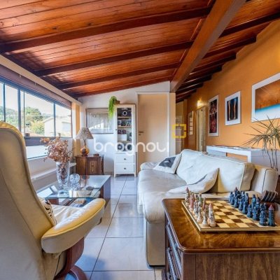 Cobertura com 297m², 5 quartos (sendo 3 suítes), 2 garagens, no bairro Canasvieiras em Florianópolis