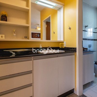 Cobertura com 297m², 5 quartos (sendo 3 suítes), 2 garagens, no bairro Canasvieiras em Florianópolis