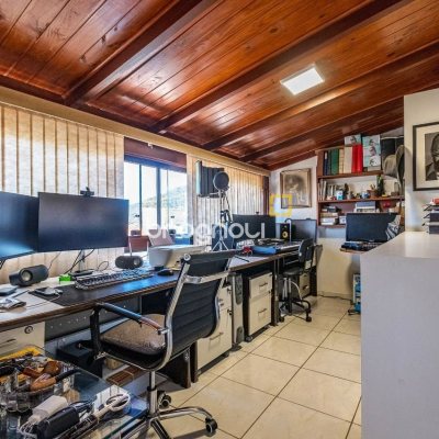 Cobertura com 297m², 5 quartos (sendo 3 suítes), 2 garagens, no bairro Canasvieiras em Florianópolis
