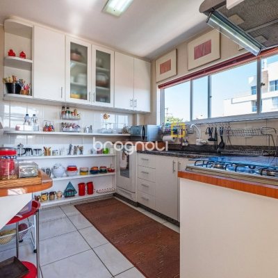 Cobertura com 297m², 5 quartos (sendo 3 suítes), 2 garagens, no bairro Canasvieiras em Florianópolis