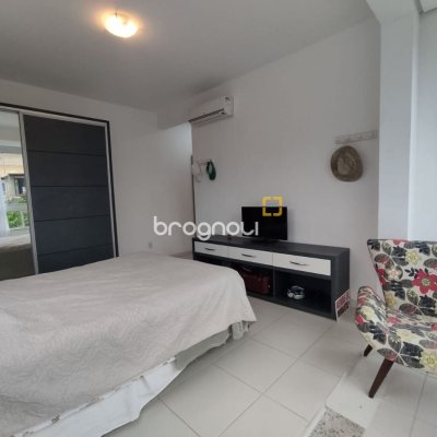 Apartamento com 141m², 3 quartos (sendo 1 suíte), 2 garagens, no bairro Canasvieiras em Florianópolis