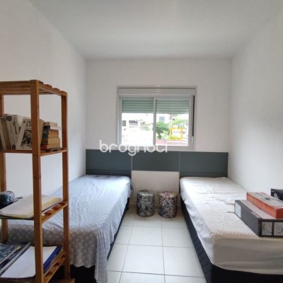 Apartamento com 141m², 3 quartos (sendo 1 suíte), 2 garagens, no bairro Canasvieiras em Florianópolis