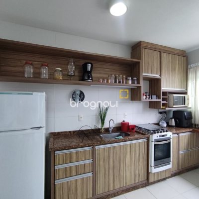 Apartamento com 141m², 3 quartos (sendo 1 suíte), 2 garagens, no bairro Canasvieiras em Florianópolis