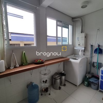 Apartamento com 141m², 3 quartos (sendo 1 suíte), 2 garagens, no bairro Canasvieiras em Florianópolis